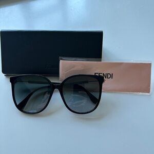 Fendi sunglasses perfect condition